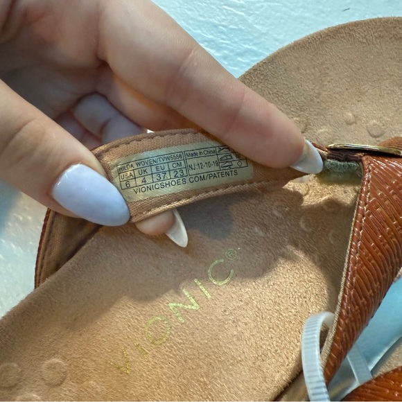 Brown and gold Vionic flip flops - Picture 6 of 6